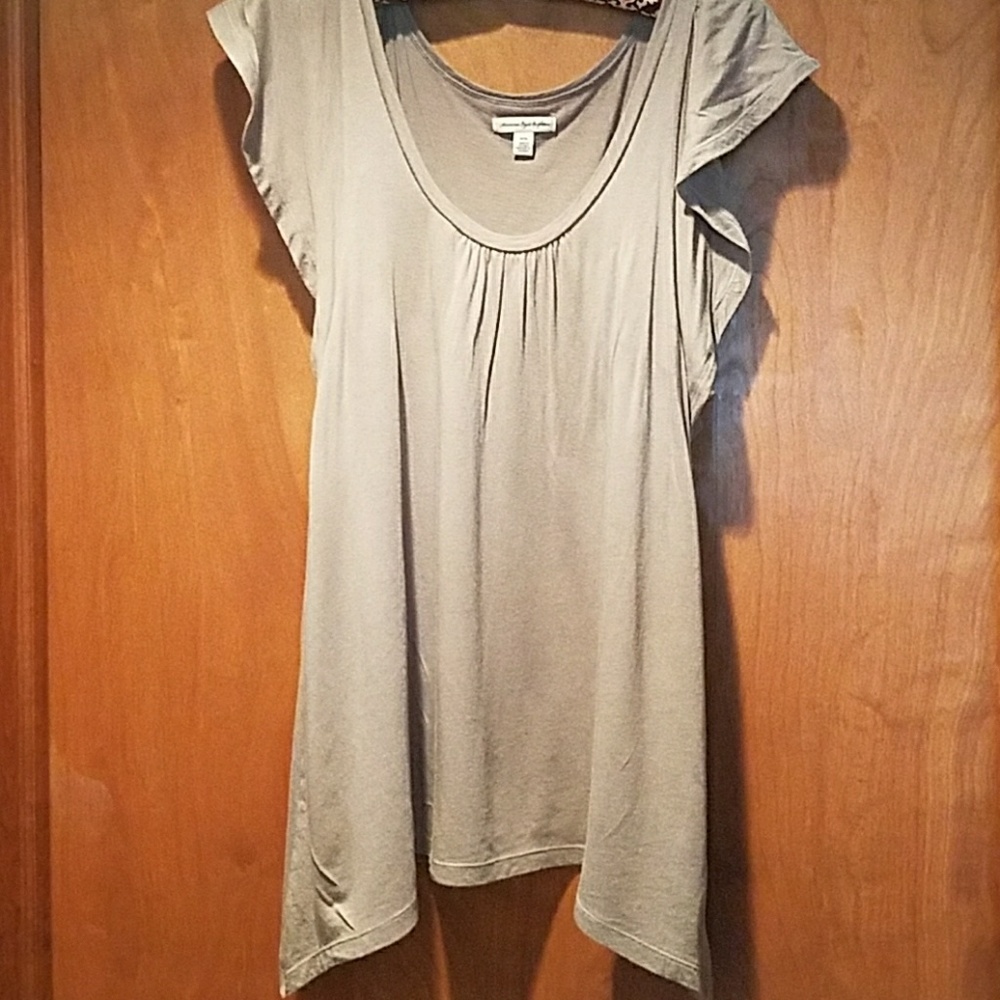 American Eagle flowy t-shirt